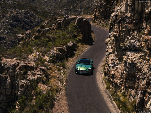 Aston Martin DB12 фото