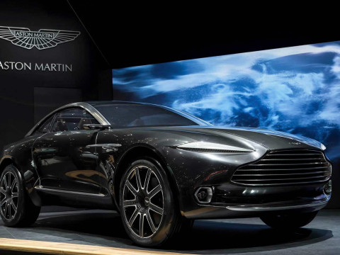 Aston Martin DBX фото