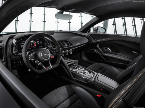 Audi R8 V10 фото