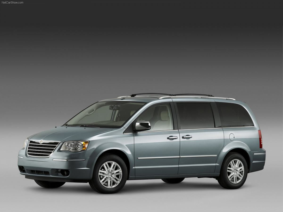 Chrysler Town and Country фото 40577