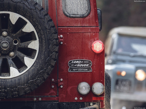 Land Rover Defender Works V8 фото