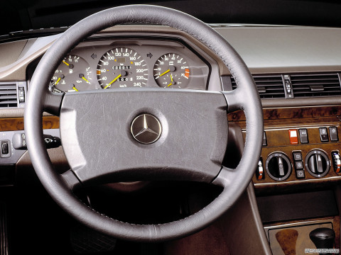 Mercedes-Benz E-Class W124 фото