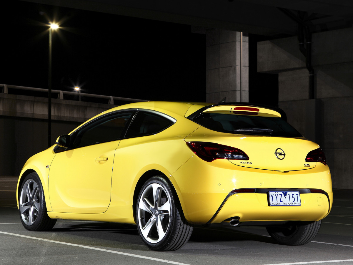 Opel Astra GTC фото 100150