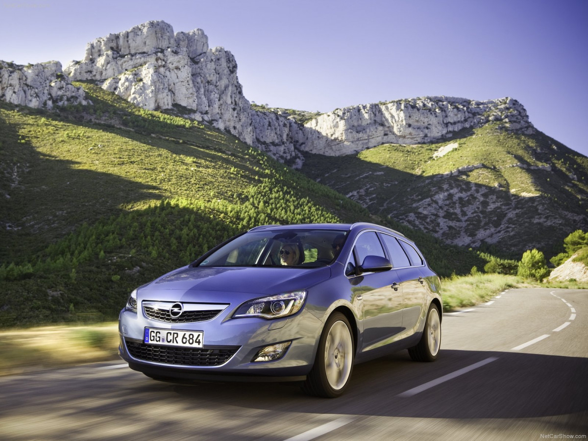 Opel Astra Sports Tourer фото 79488