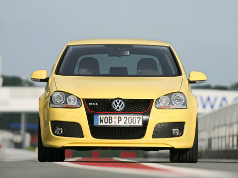 Volkswagen Golf GTI Pirelli фото