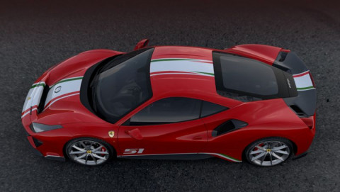 Расшир-ся к краям полосы в цв. итальянского флага на купе Piloti Ferrari копируют рис. на боевом купе 488 GTE команды AF Corse чемпионата FIA WEC