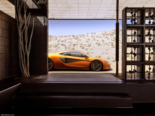 McLaren 570S Coupe фото