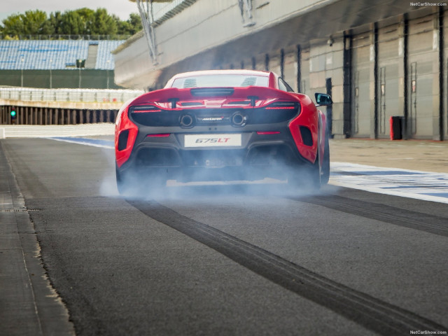 McLaren 675LT фото