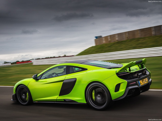 McLaren 675LT фото