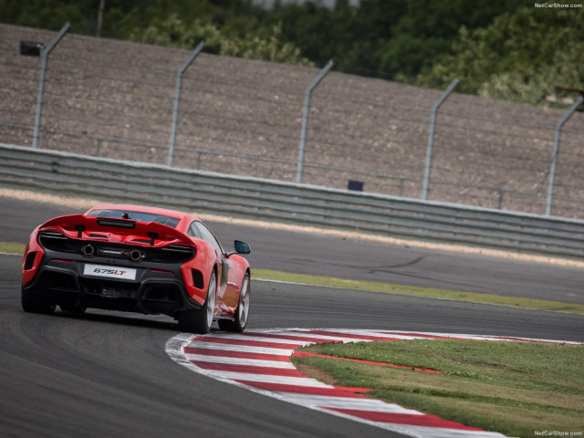 McLaren 675LT фото