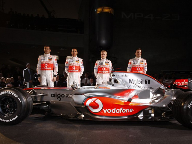 McLaren MP4-23 фото