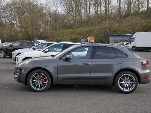 Porsche Macan фото