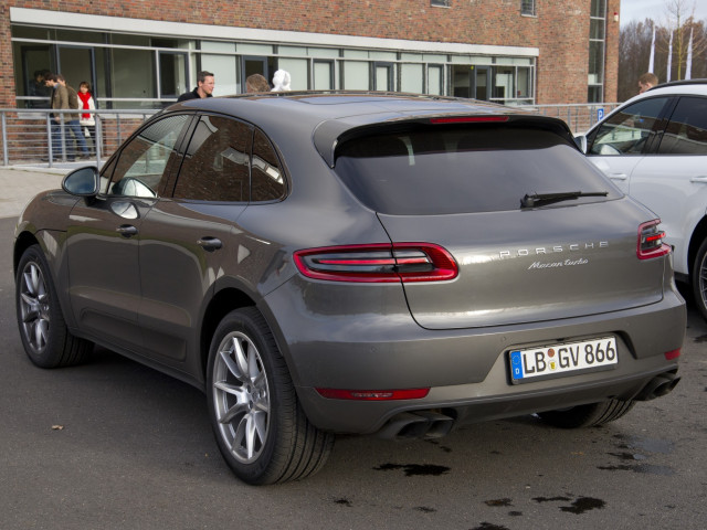 Porsche Macan фото