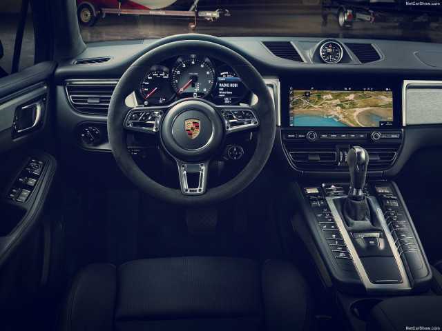 Porsche Macan фото