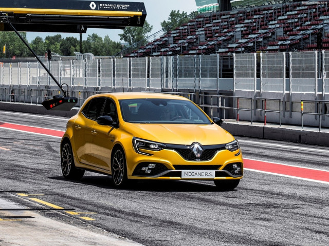 Renault Megane RS Trophy фото