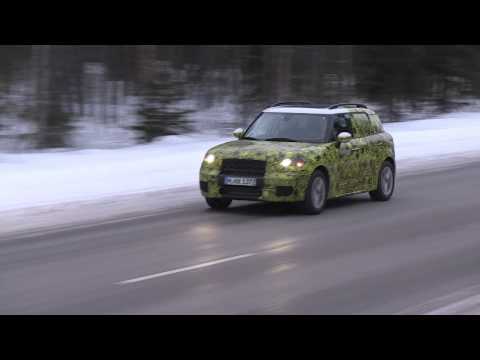 2017 MINI Countryman spied cold weather testing