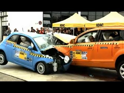 Crashtest Audi Q7 vs Fiat 500