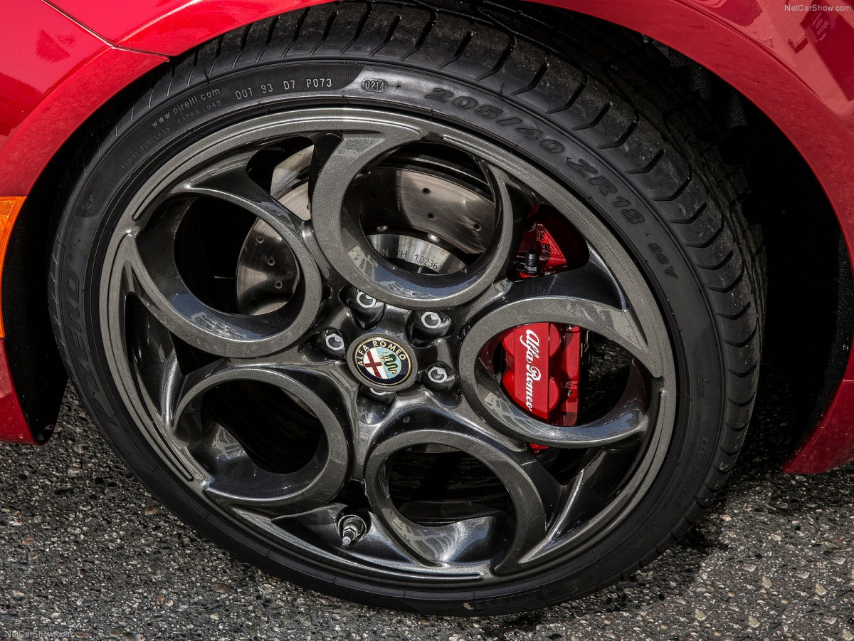 Alfa Romeo 4C Coupe US-Version фото 126718