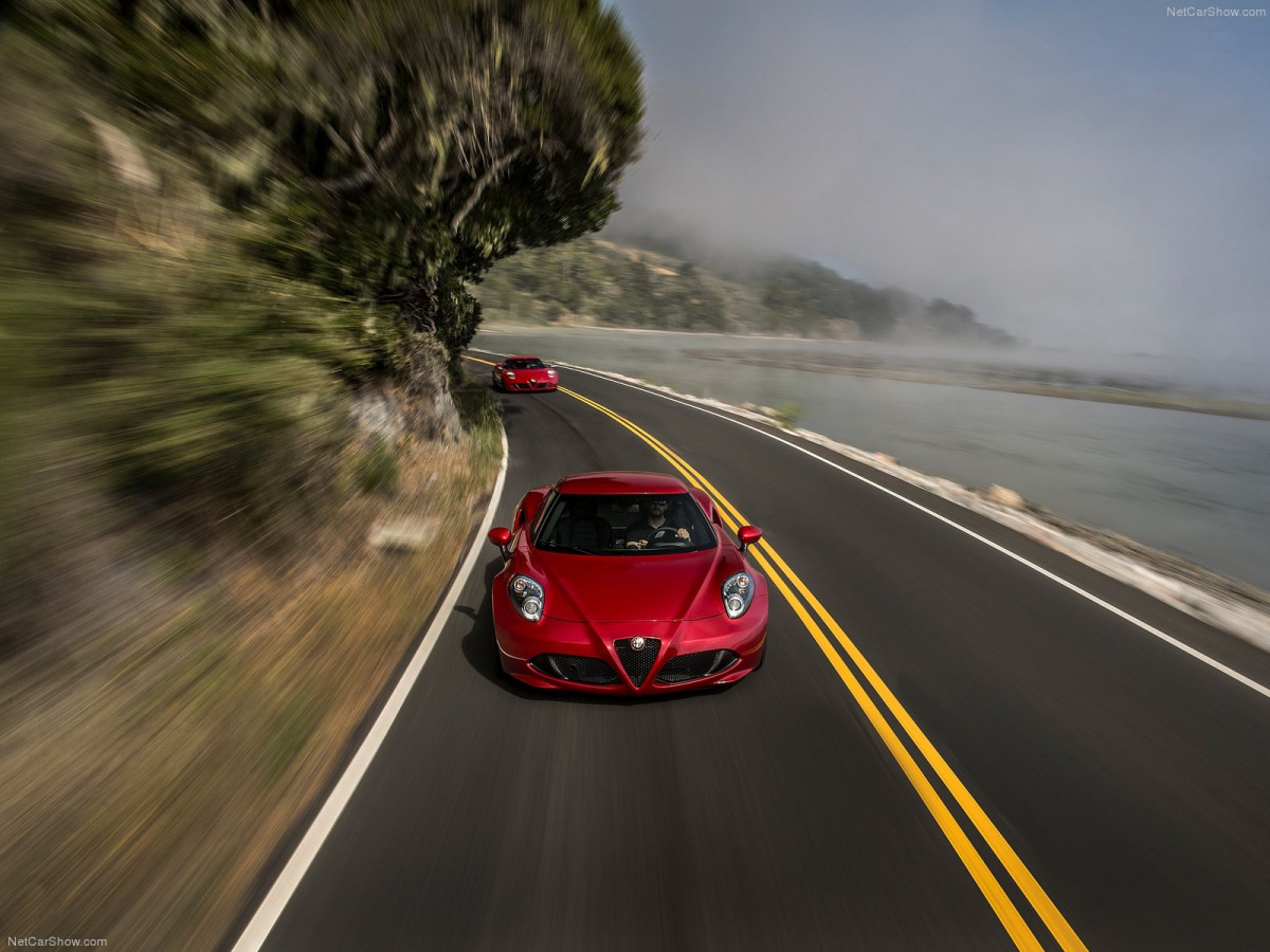 Alfa Romeo 4C Coupe US-Version фото 126743