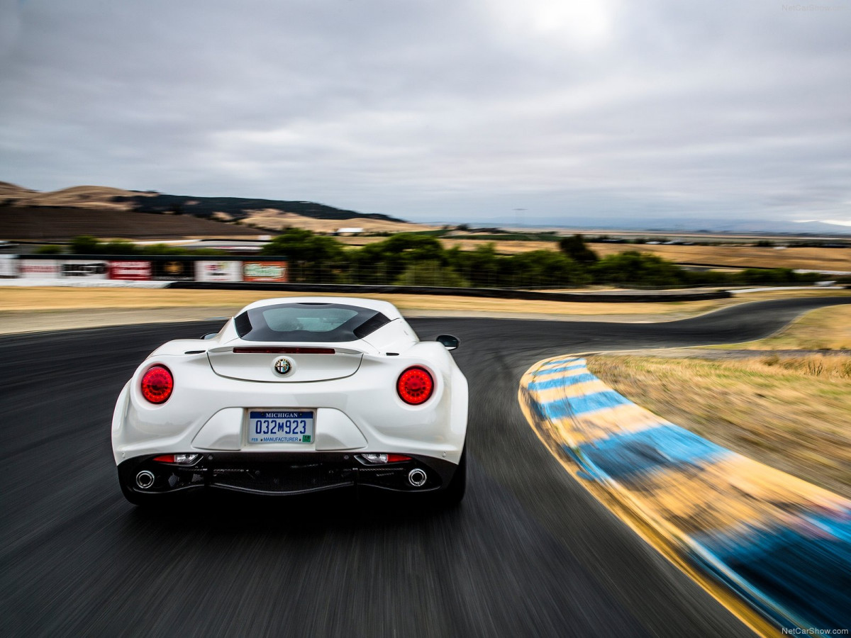 Alfa Romeo 4C Coupe US-Version фото 126749