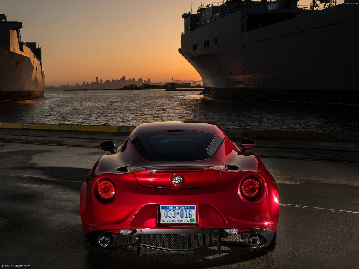 Alfa Romeo 4C Coupe US-Version фото 126754