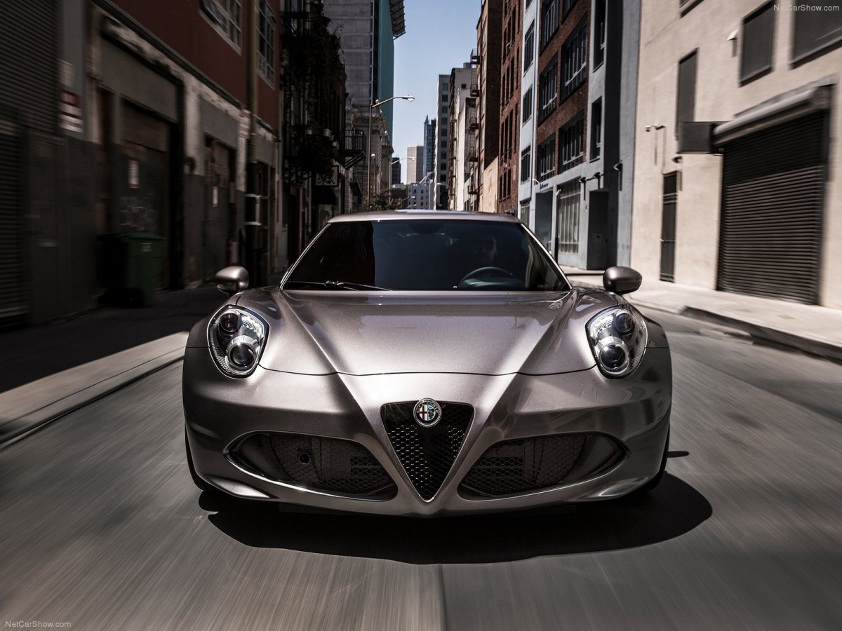 Alfa Romeo 4C Coupe US-Version фото 126766