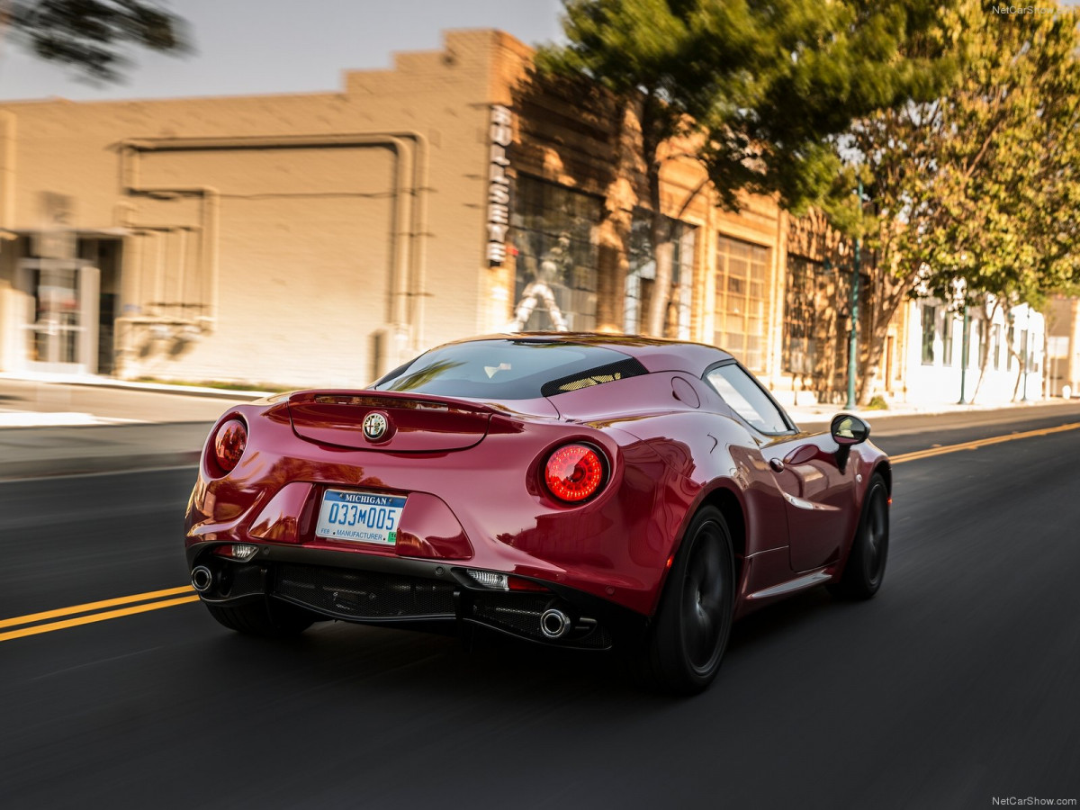 Alfa Romeo 4C Coupe US-Version фото 126768