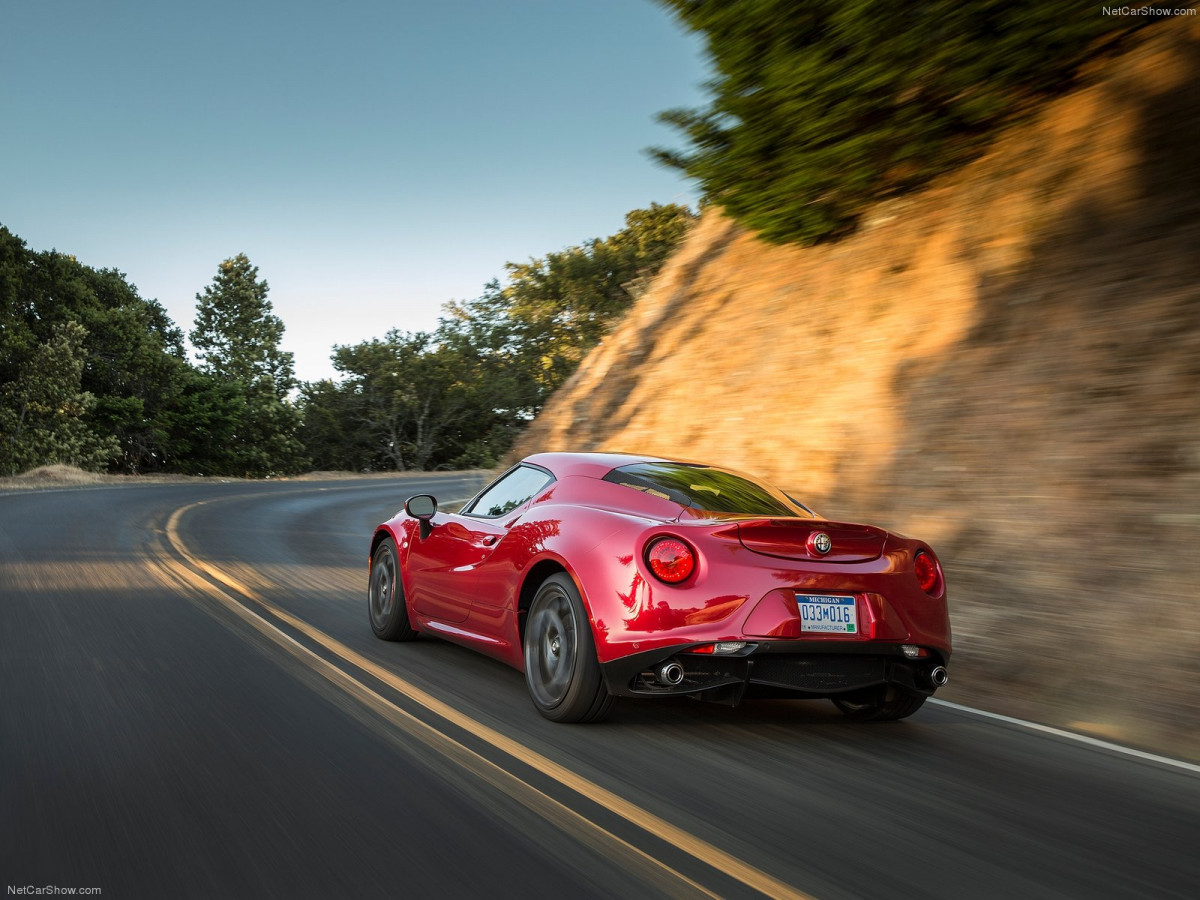 Alfa Romeo 4C Coupe US-Version фото 126771