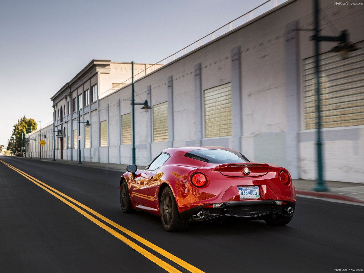 Alfa Romeo 4C Coupe US-Version фото 126772