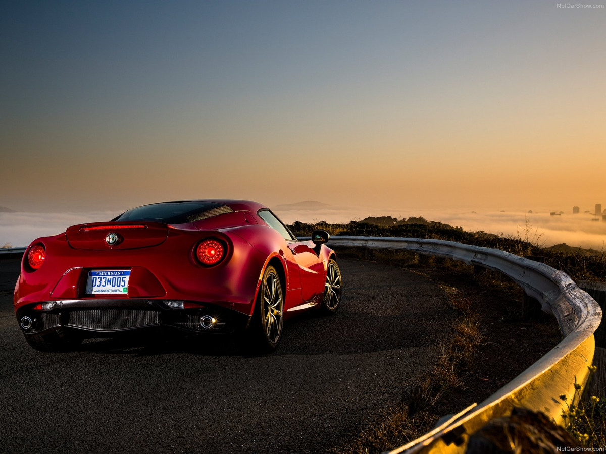 Alfa Romeo 4C Coupe US-Version фото 126773