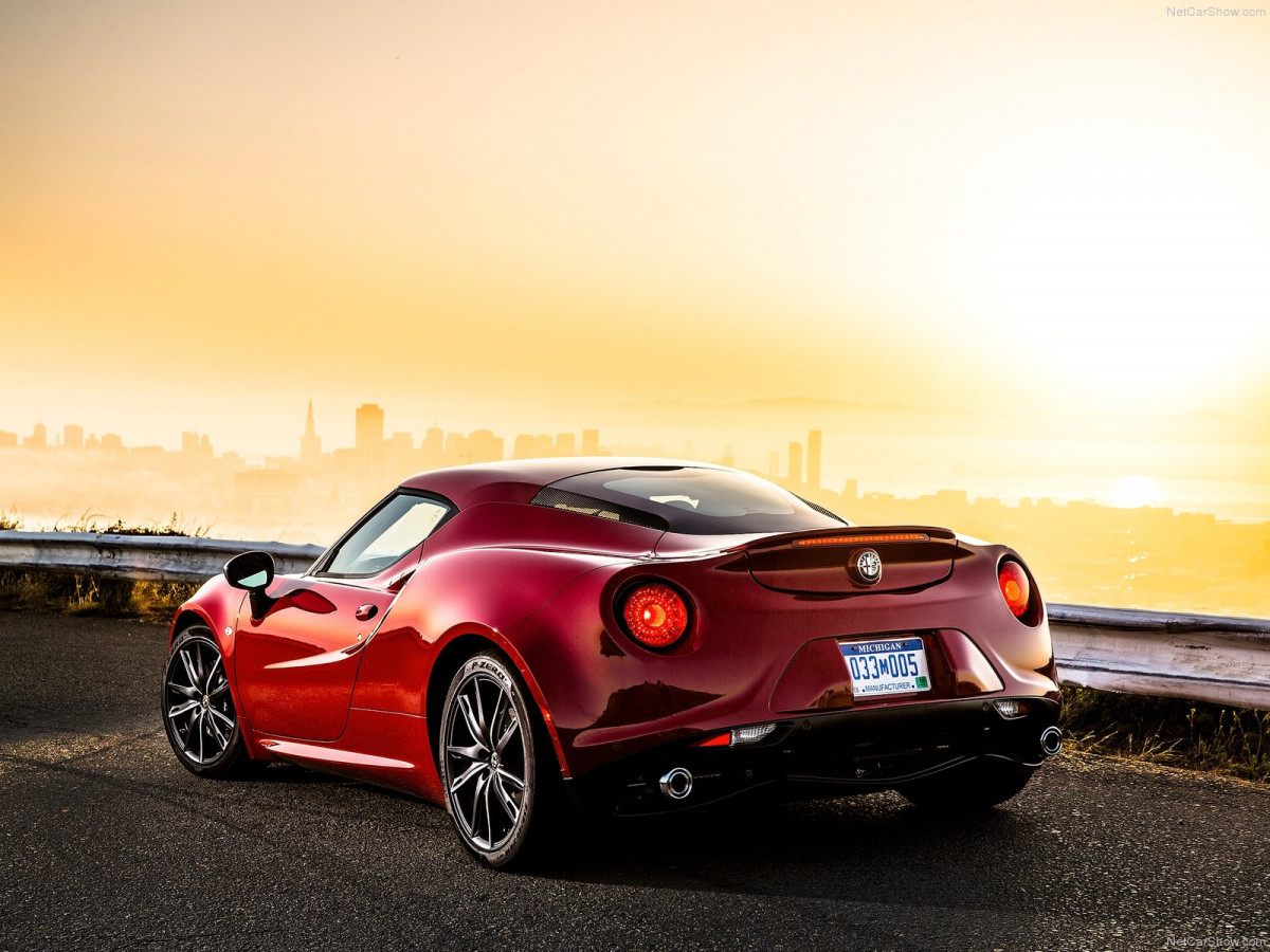 Alfa Romeo 4C Coupe US-Version фото 126788