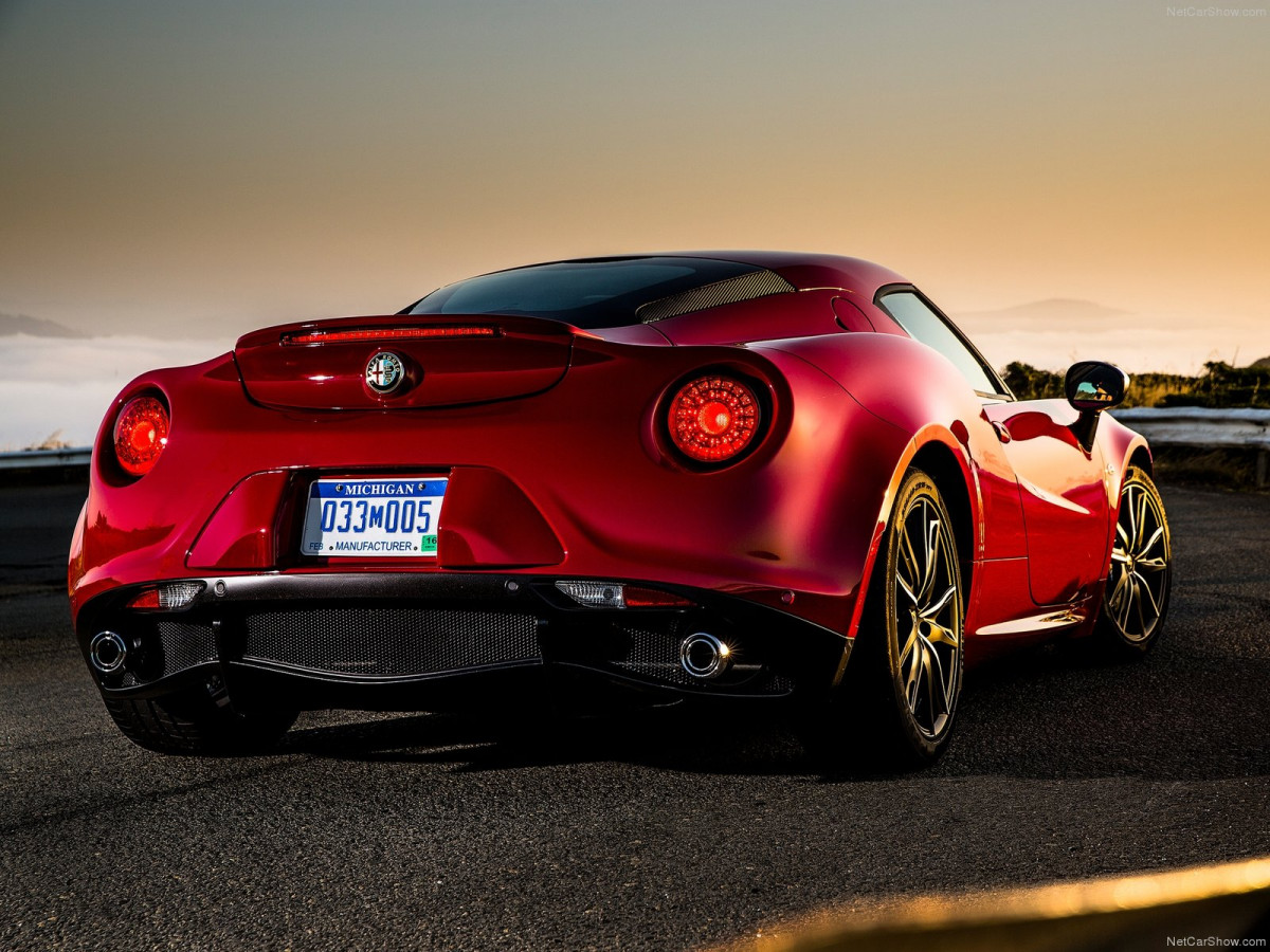 Alfa Romeo 4C Coupe US-Version фото 126789