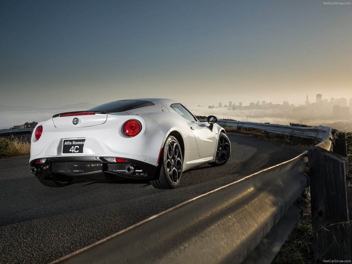 Alfa Romeo 4C Coupe US-Version фото 126790