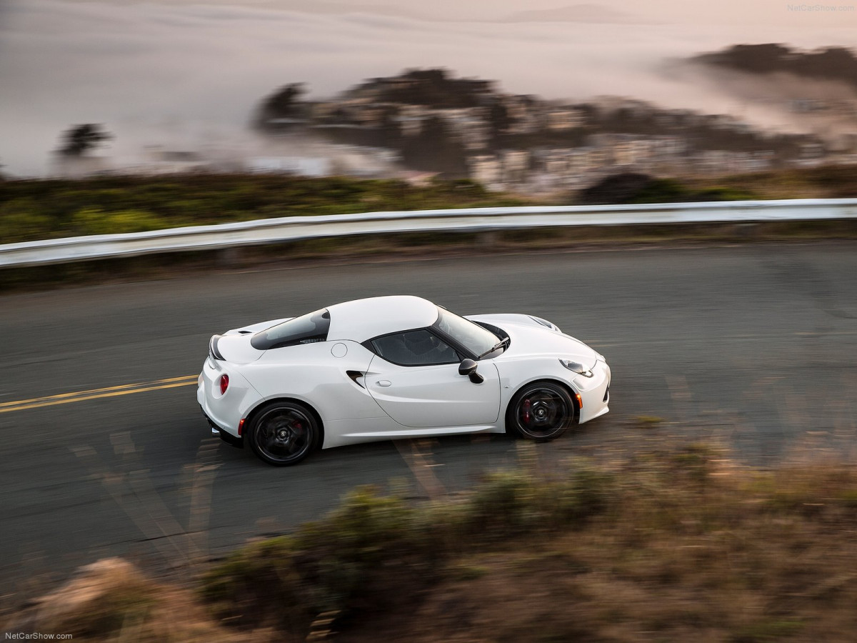 Alfa Romeo 4C Coupe US-Version фото 126796