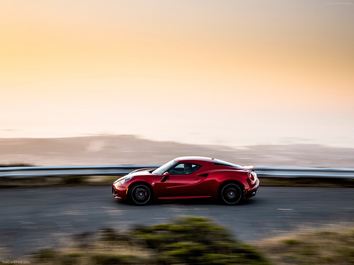 Alfa Romeo 4C Coupe US-Version фото 126801