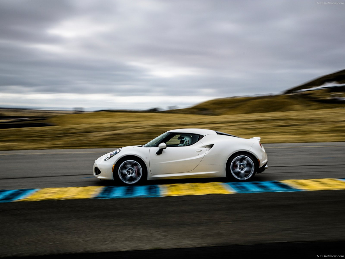 Alfa Romeo 4C Coupe US-Version фото 126803