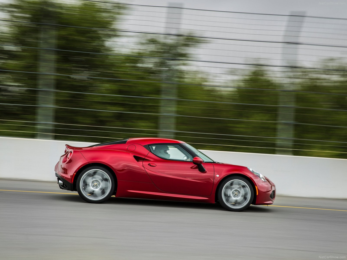 Alfa Romeo 4C Coupe US-Version фото 126805