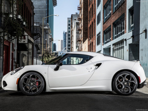 Alfa Romeo 4C Coupe US-Version фото