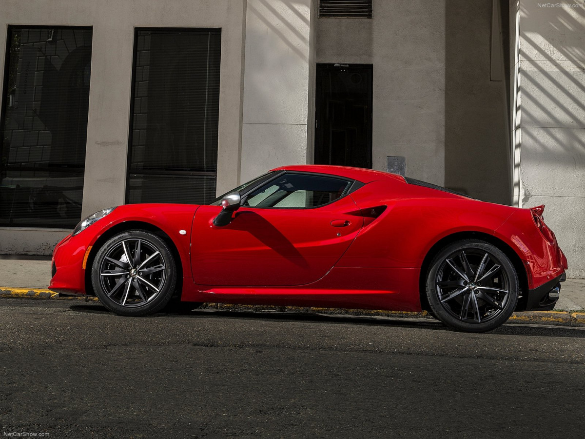 Alfa Romeo 4C Coupe US-Version фото 126810