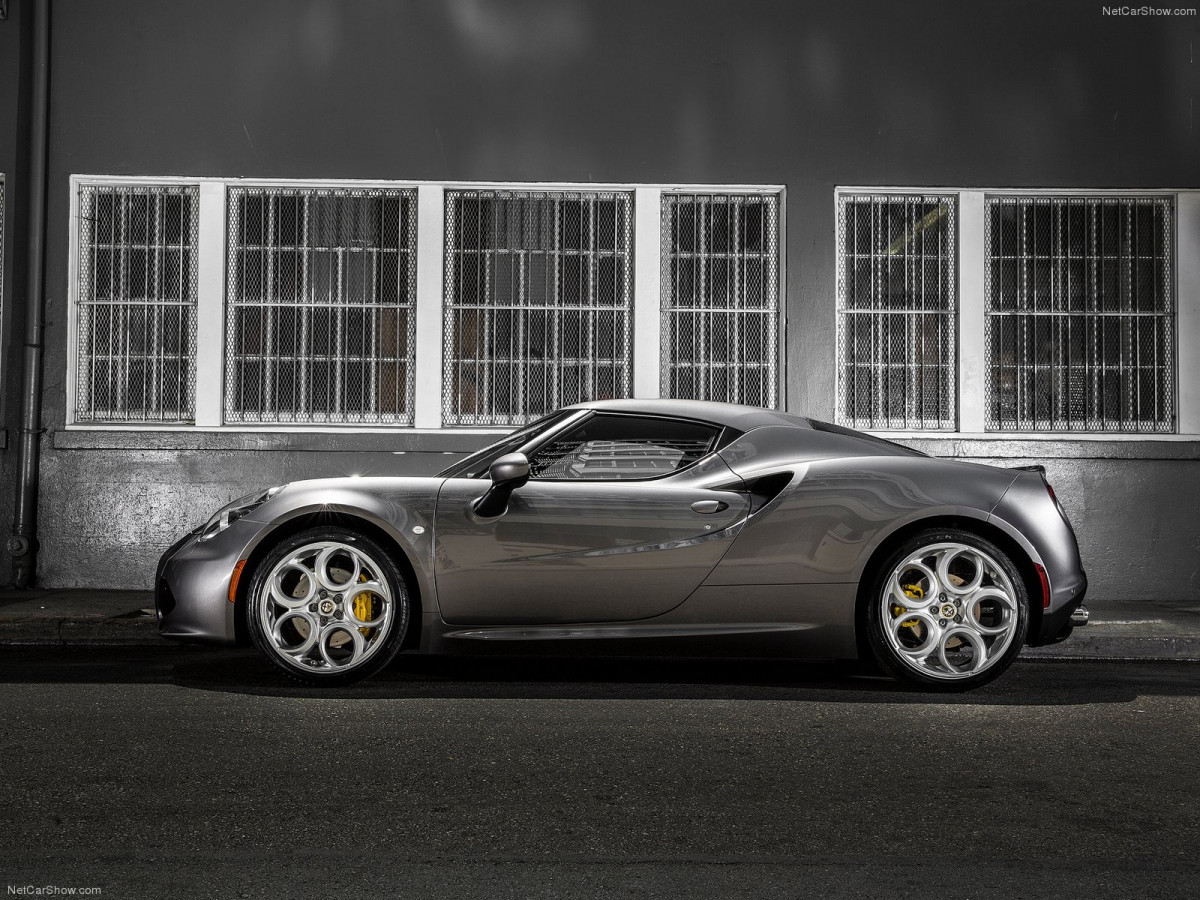 Alfa Romeo 4C Coupe US-Version фото 126811