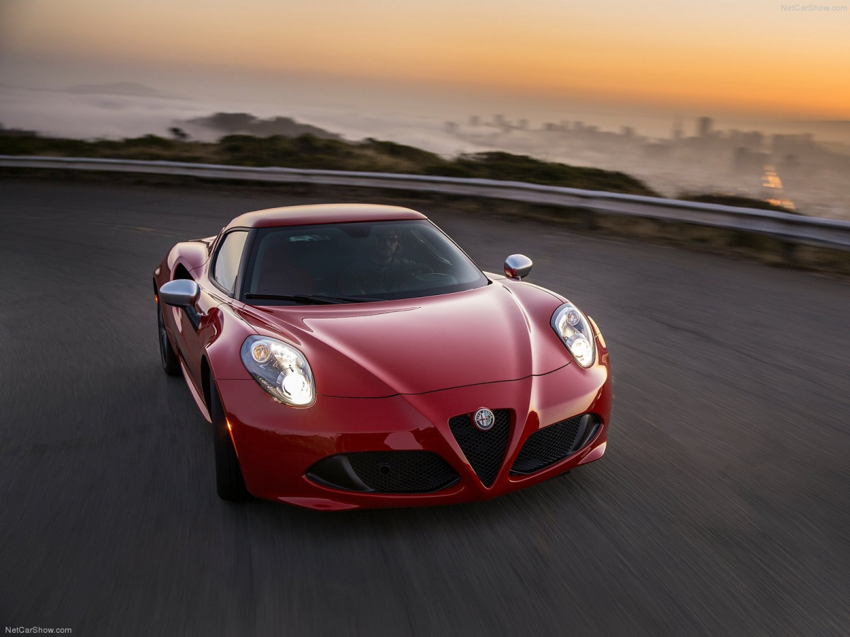 Alfa Romeo 4C Coupe US-Version фото 126819