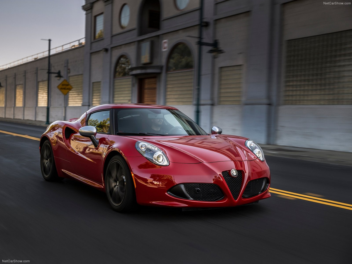 Alfa Romeo 4C Coupe US-Version фото 126823