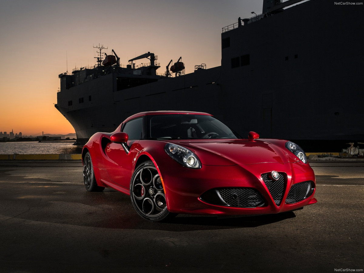 Alfa Romeo 4C Coupe US-Version фото 126843