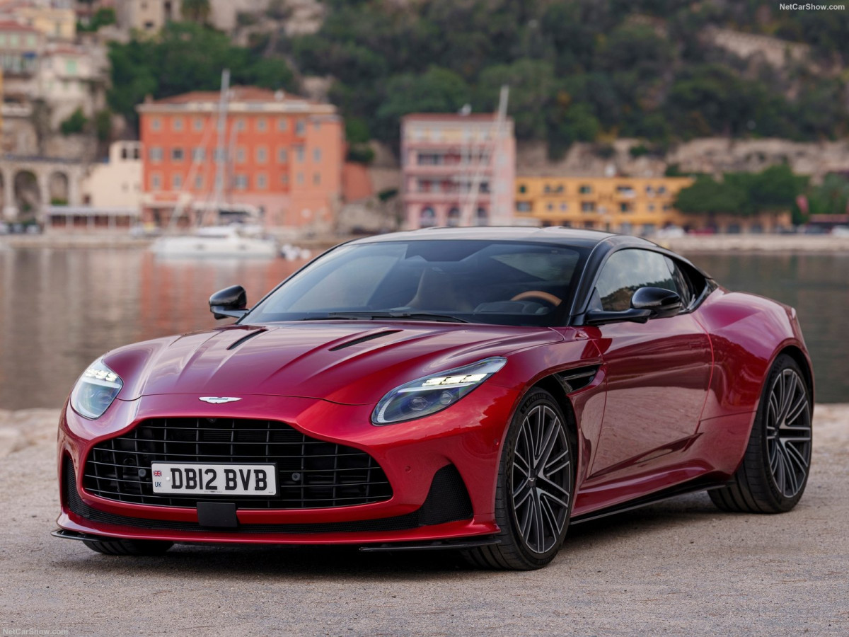 Aston Martin DB12 фото 211359