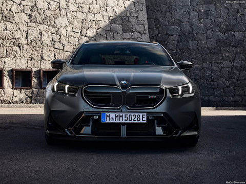 BMW M5 Touring фото