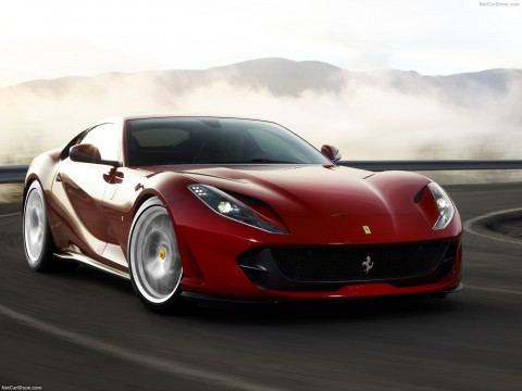 Ferrari 812 Superfast фото