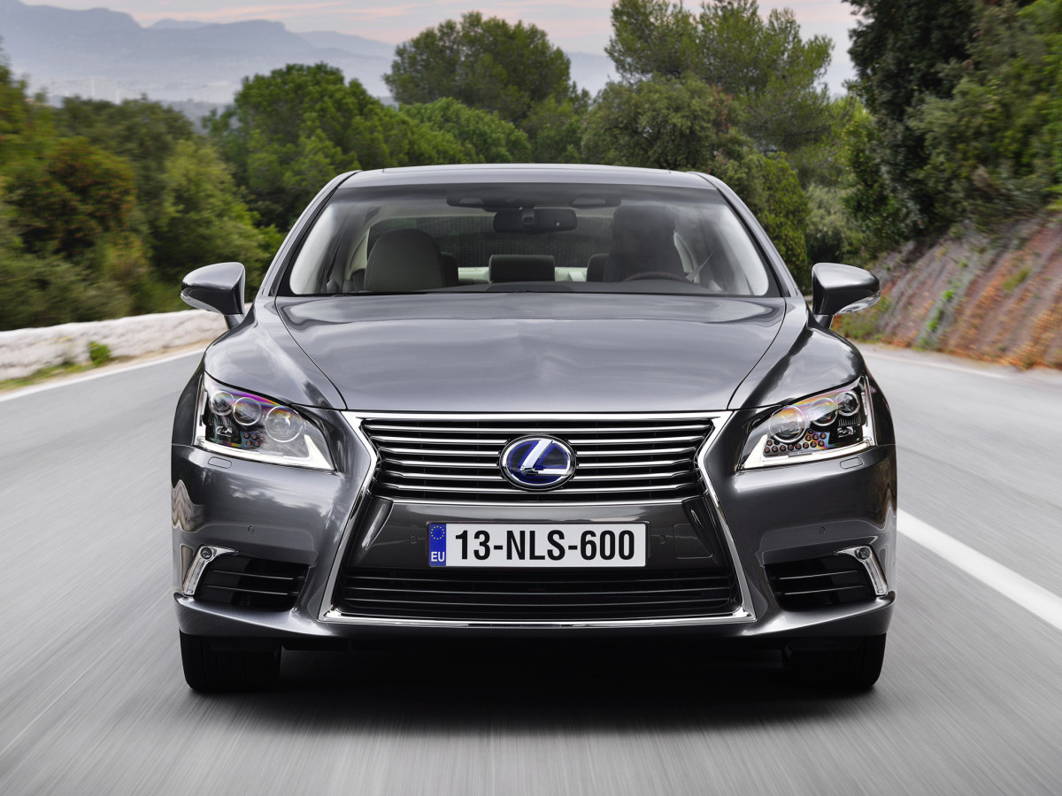 Lexus LS 600h фото 101100