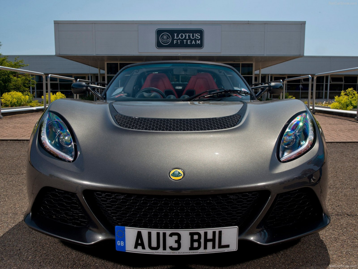 Машина Lotus exige