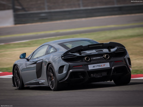 McLaren 675LT фото