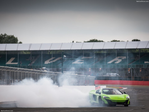 McLaren 675LT фото